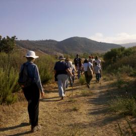 Family hike in Round Canyon