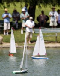 Model sailboats on the lake at Mason Regional Park